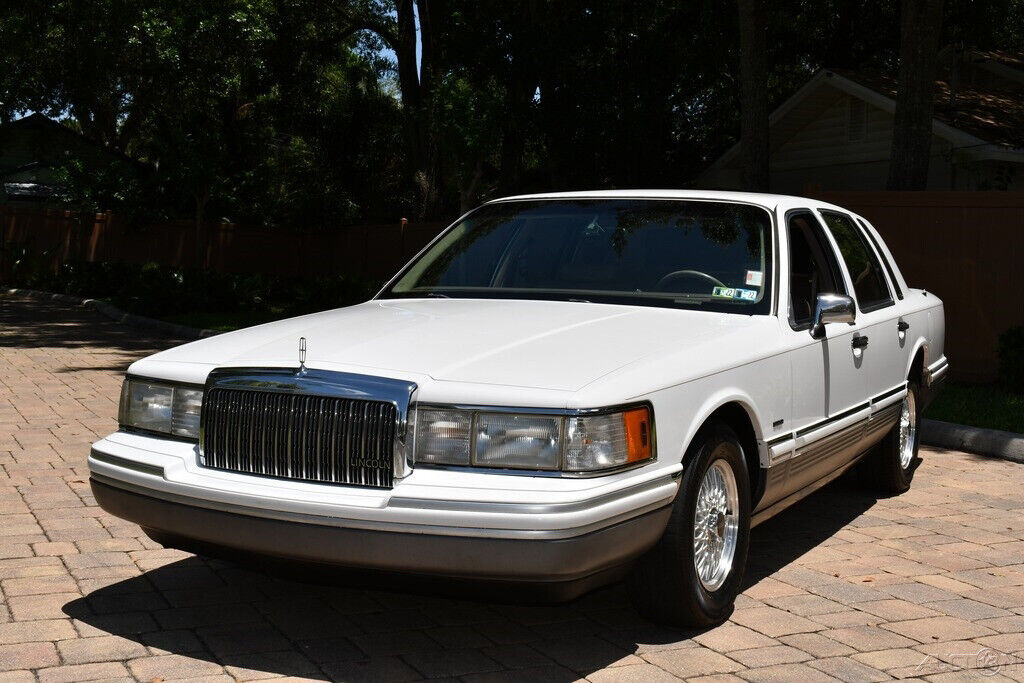 1993 Lincoln Town Car Spectacular A/c Fully Loaded Ready To Enjoy!