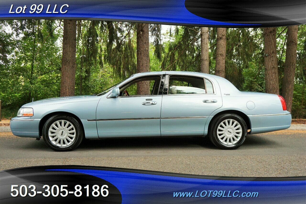 2005 Town Car Signature Limited V8 Auto Leather Moon 2005 Lincoln Town Car Signature Limited V8 Auto Heated Leather Moon Roof Crown